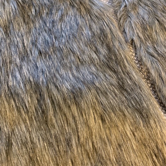 Faux fur vest - Picture 2 of 5